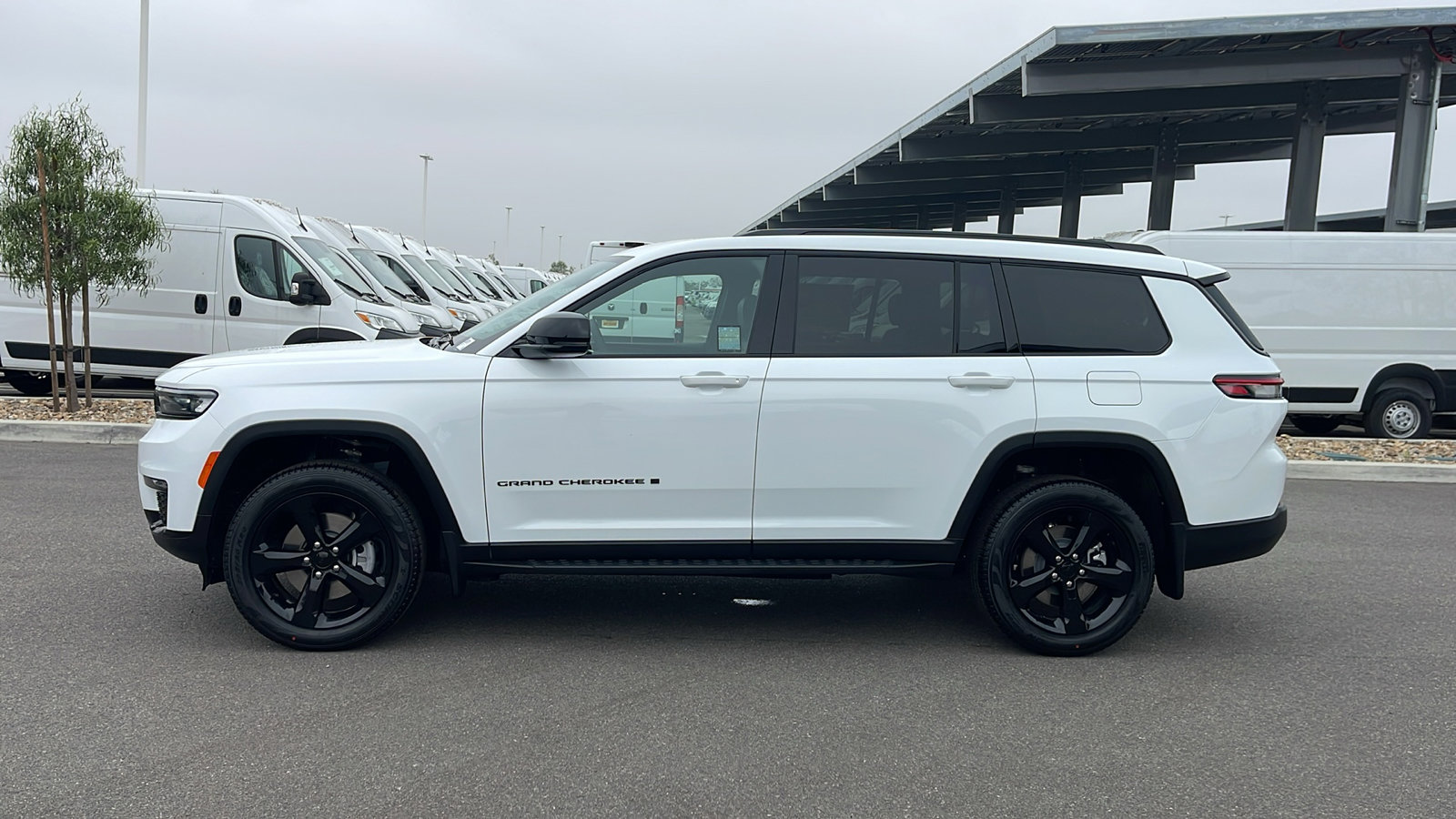 2025 Jeep Grand Cherokee Limited photo 2