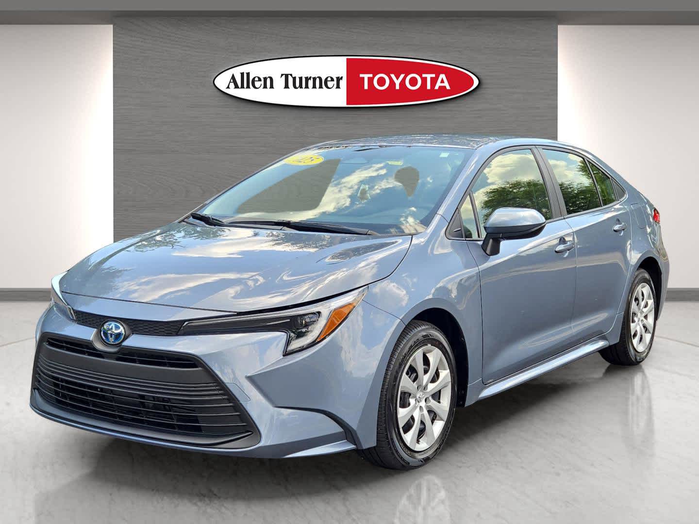 2025 Toyota Corolla Hybrid LE photo 2
