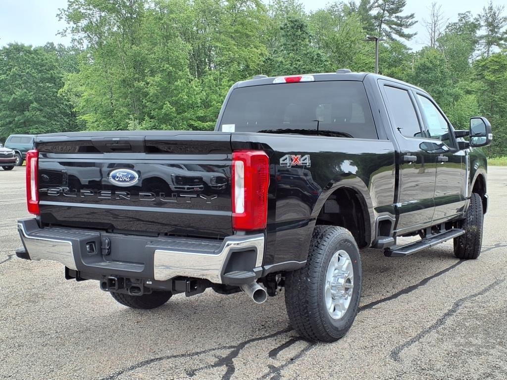 2025 Ford F-350 photo 3
