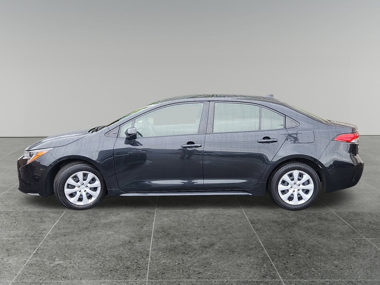 2022 Toyota Corolla LE photo 3