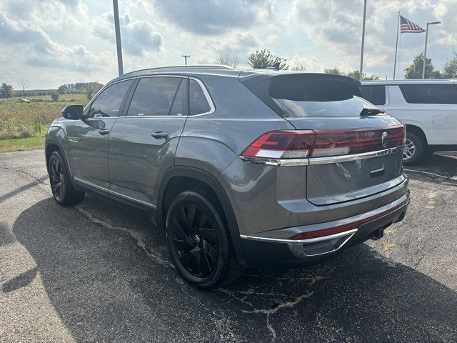 2024 Volkswagen Atlas Cross Sport SEL photo 2
