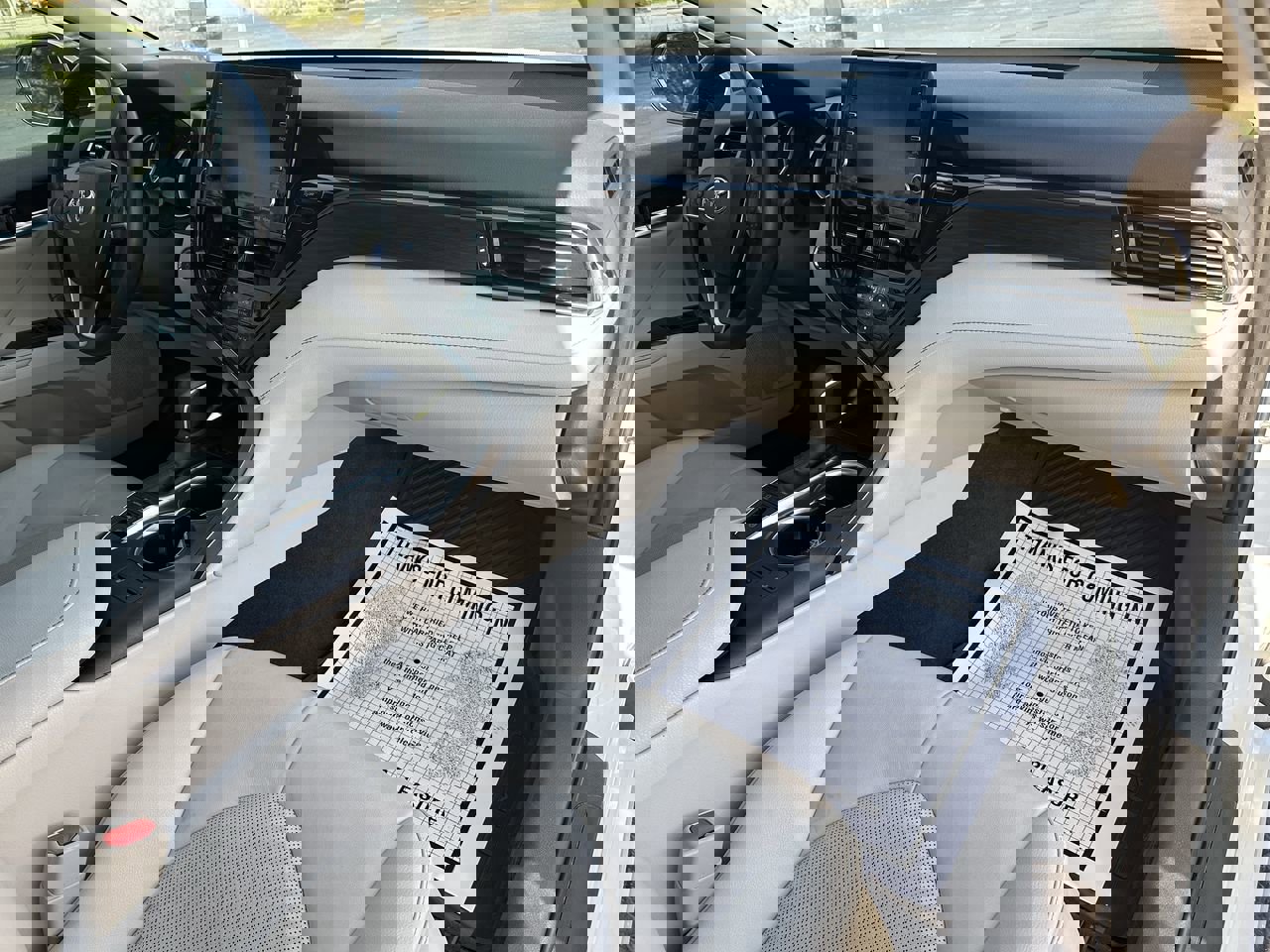 2022 Toyota Camry Hybrid XLE photo 28