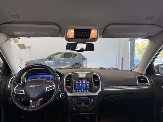 2021 Chrysler 300 Touring photo 2