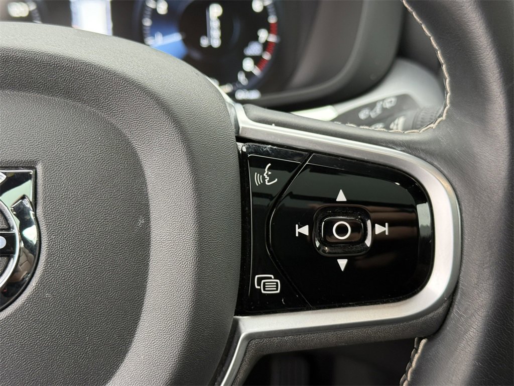 2020 VOLVO XC60 - Image 19