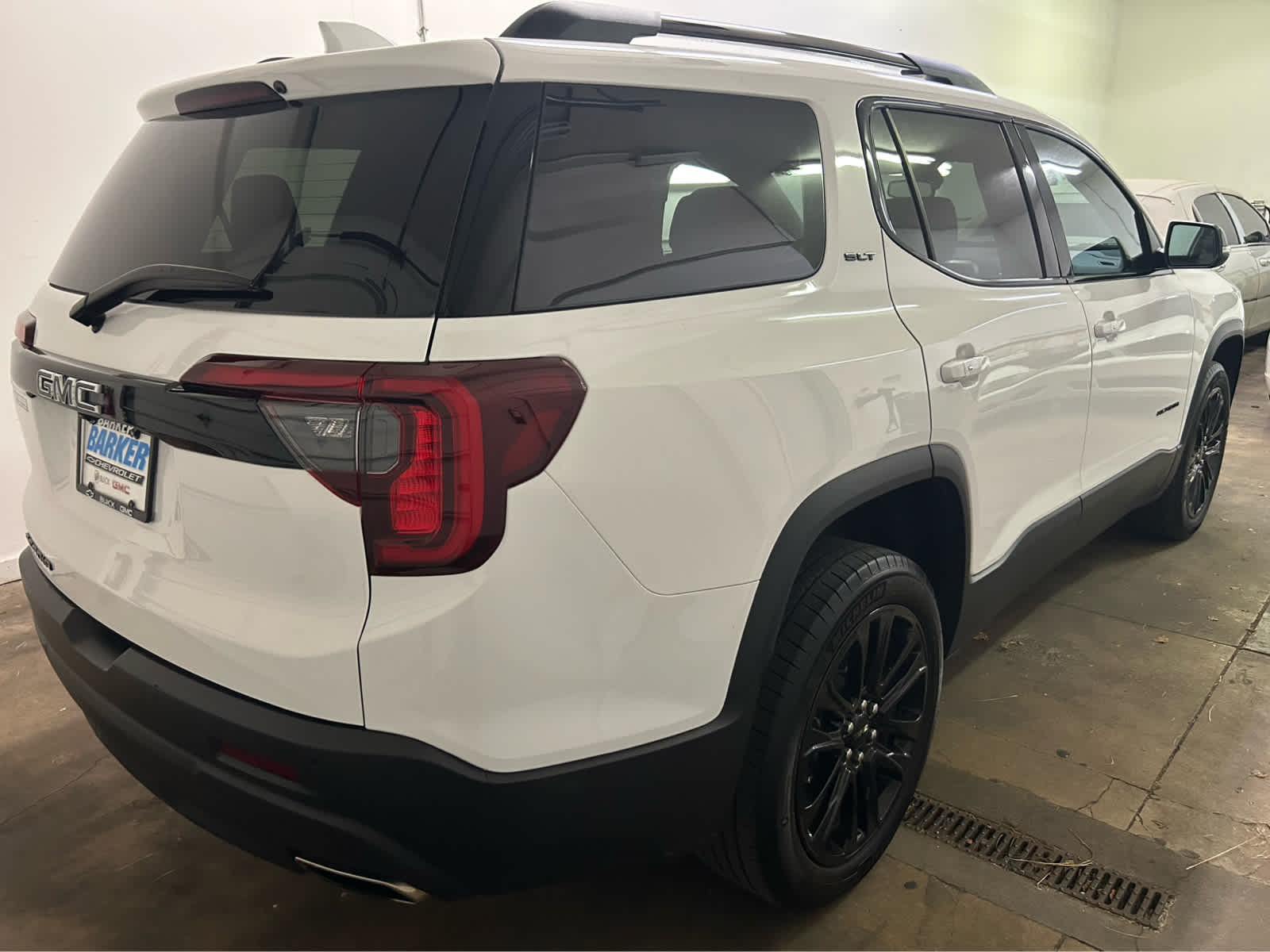 2023 Gmc Acadia SLT photo 2