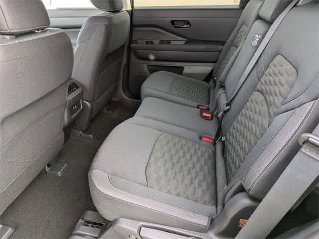 2025 Nissan Pathfinder SV photo 14