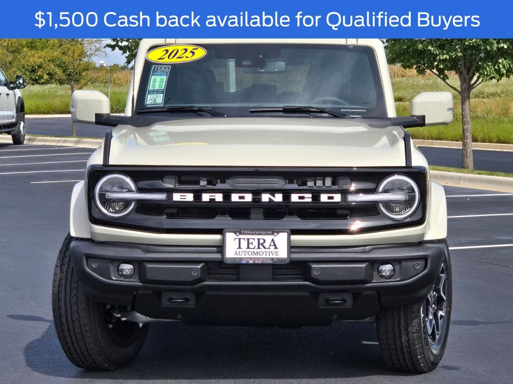 2025 Ford Bronco Outer Banks photo 2