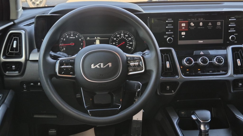 2023 Kia Sorento LX photo 17