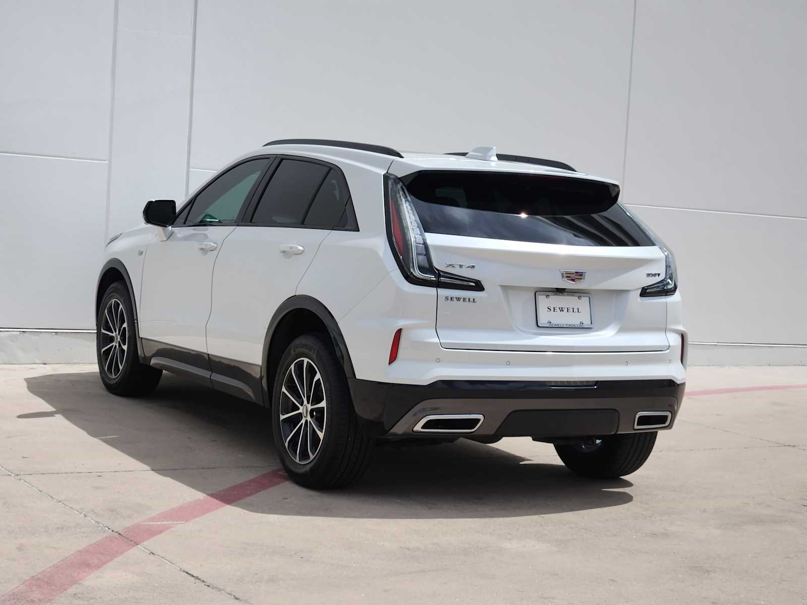 2025 Cadillac XT4 Sport photo 4