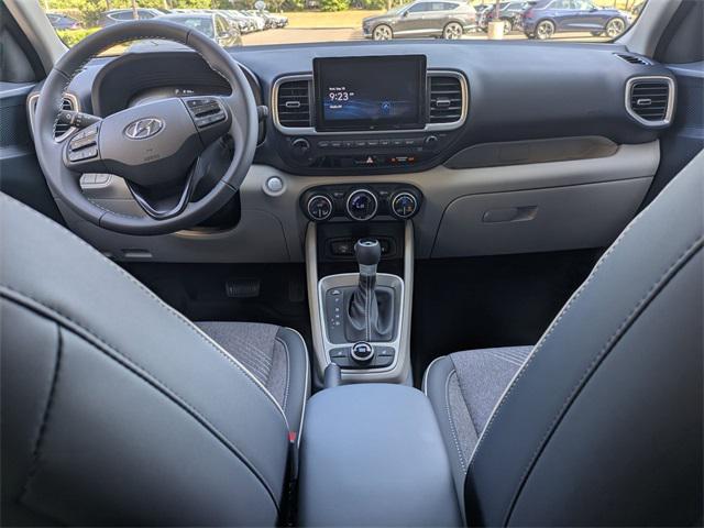 2025 Hyundai Venue SEL Limited photo 4