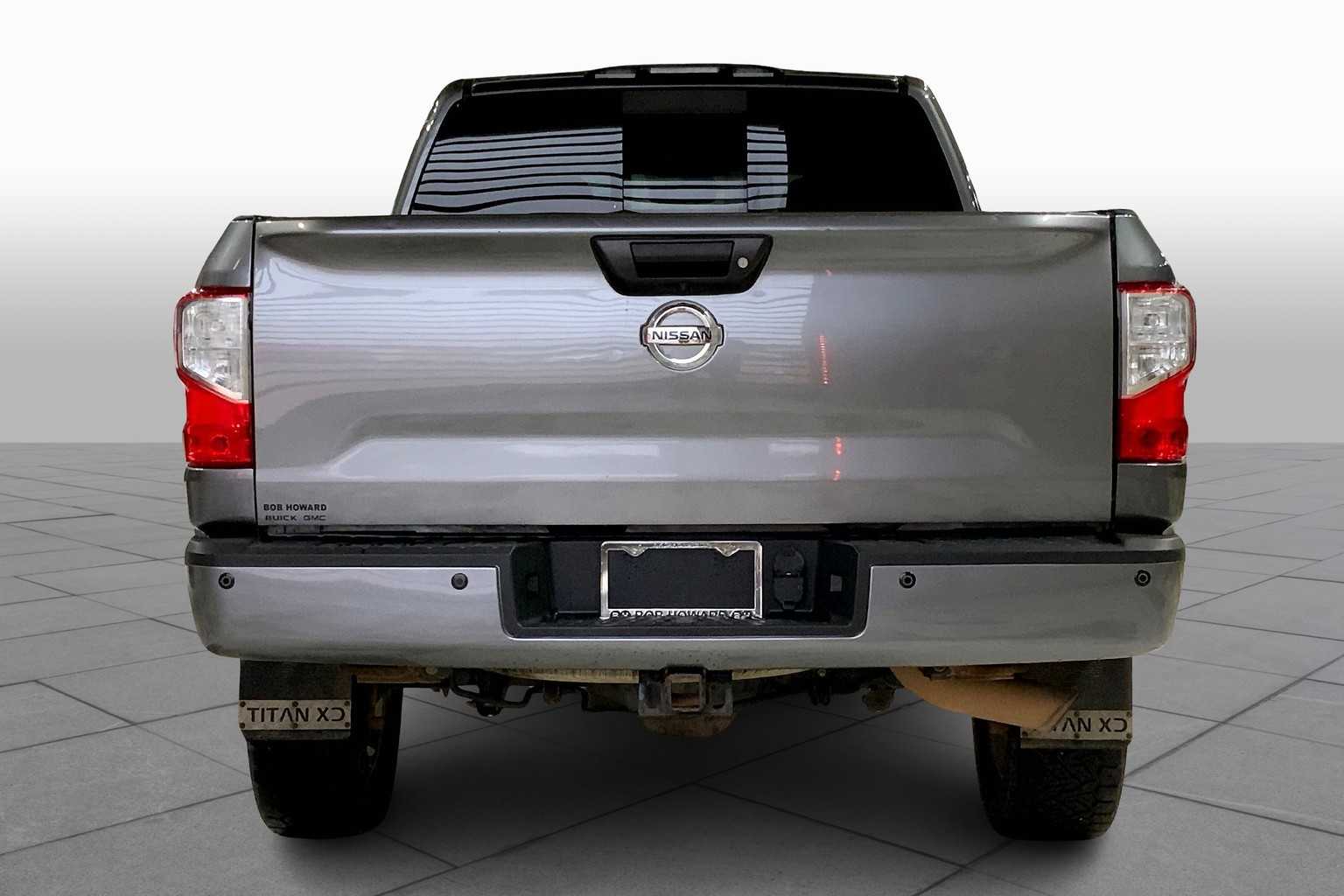 2016 Nissan Titan SV photo 4