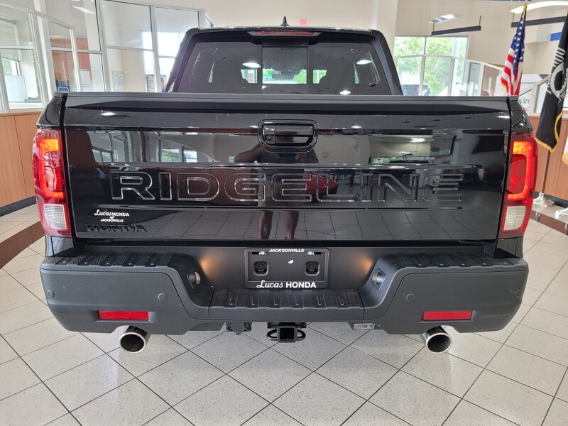 2026 Honda Ridgeline Black Edition photo 4
