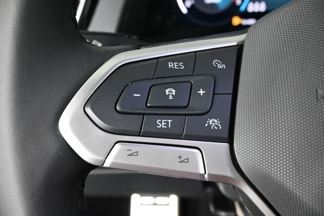 2025 Volkswagen Atlas Cross Sport SEL R-Line photo 19
