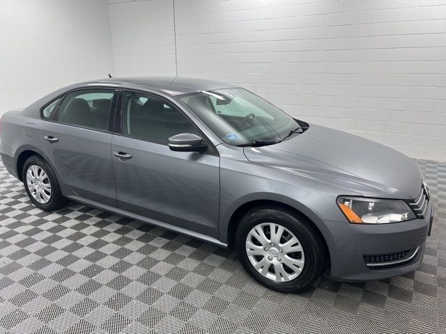 2015 Volkswagen Passat S photo 2