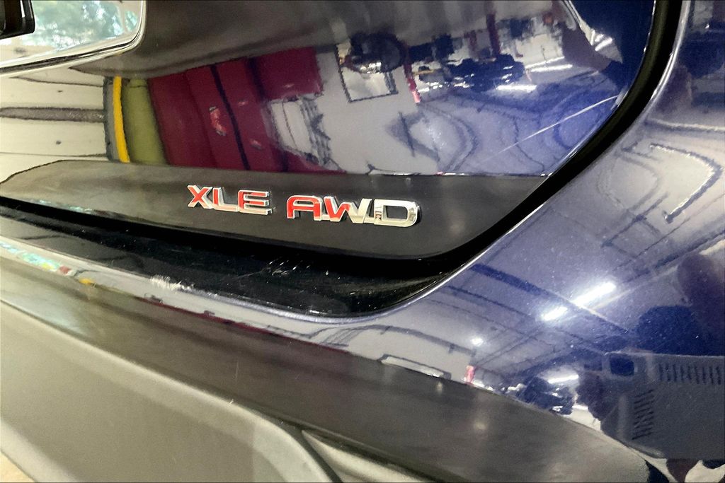 2022 Toyota Highlander XLE photo 9