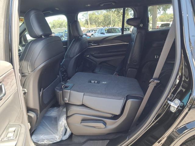 2025 Jeep Grand Cherokee Limited photo 16
