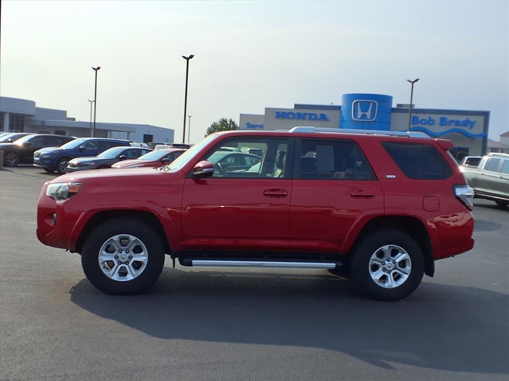 2016 Toyota 4Runner SR5 photo 14