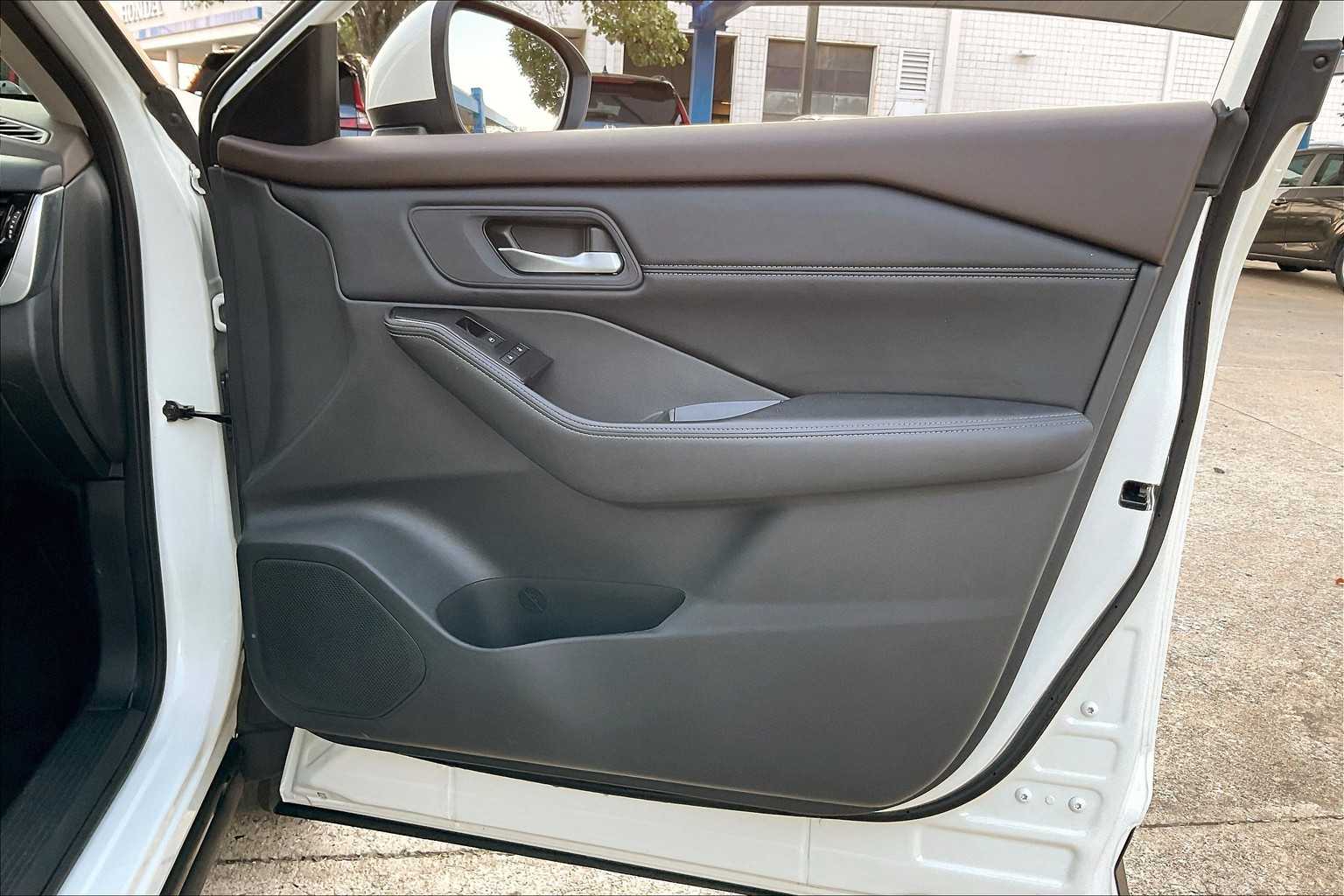 2022 Nissan Rogue SV photo 20