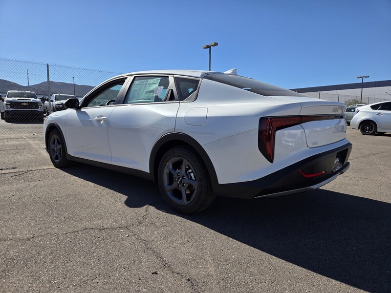 2025 Kia K4 LXS photo 4