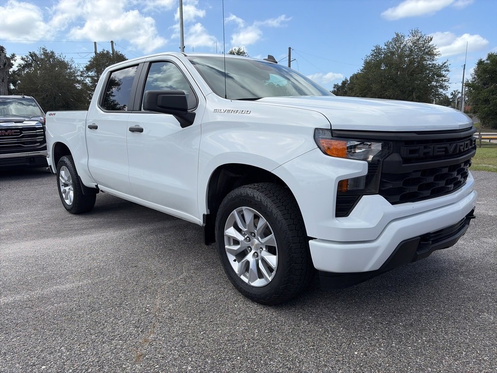 2023 Chevrolet Silverado 1500 Custom photo 3