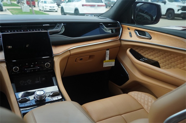 2025 Jeep Grand Cherokee Summit photo 13