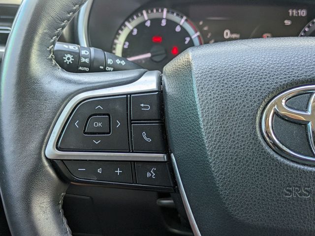 2023 Toyota Highlander L photo 12