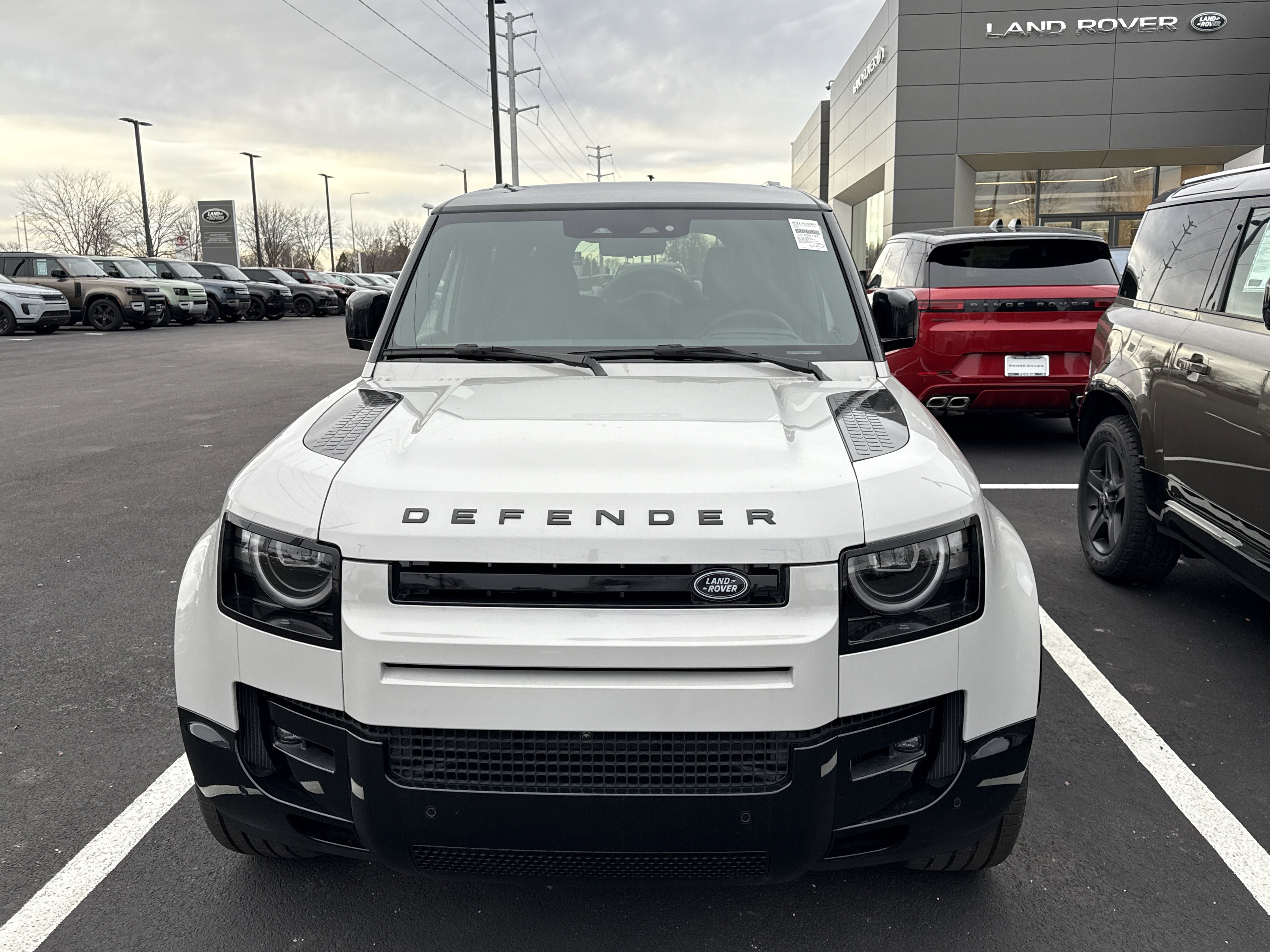 2026 Land Rover Defender X-Dynamic SE's photo