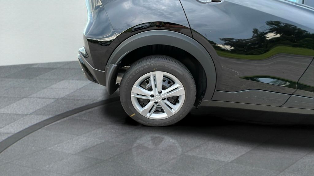 2025 Nissan Kicks Play S photo 16