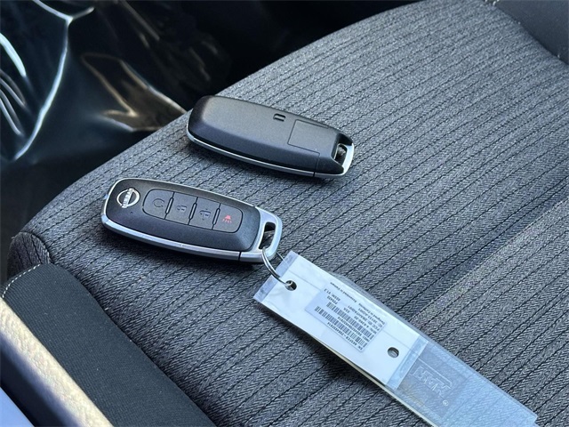 2023 Nissan Rogue SV photo 3