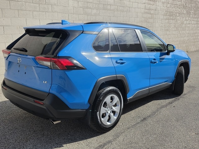 2019 Toyota RAV4 LE photo 5