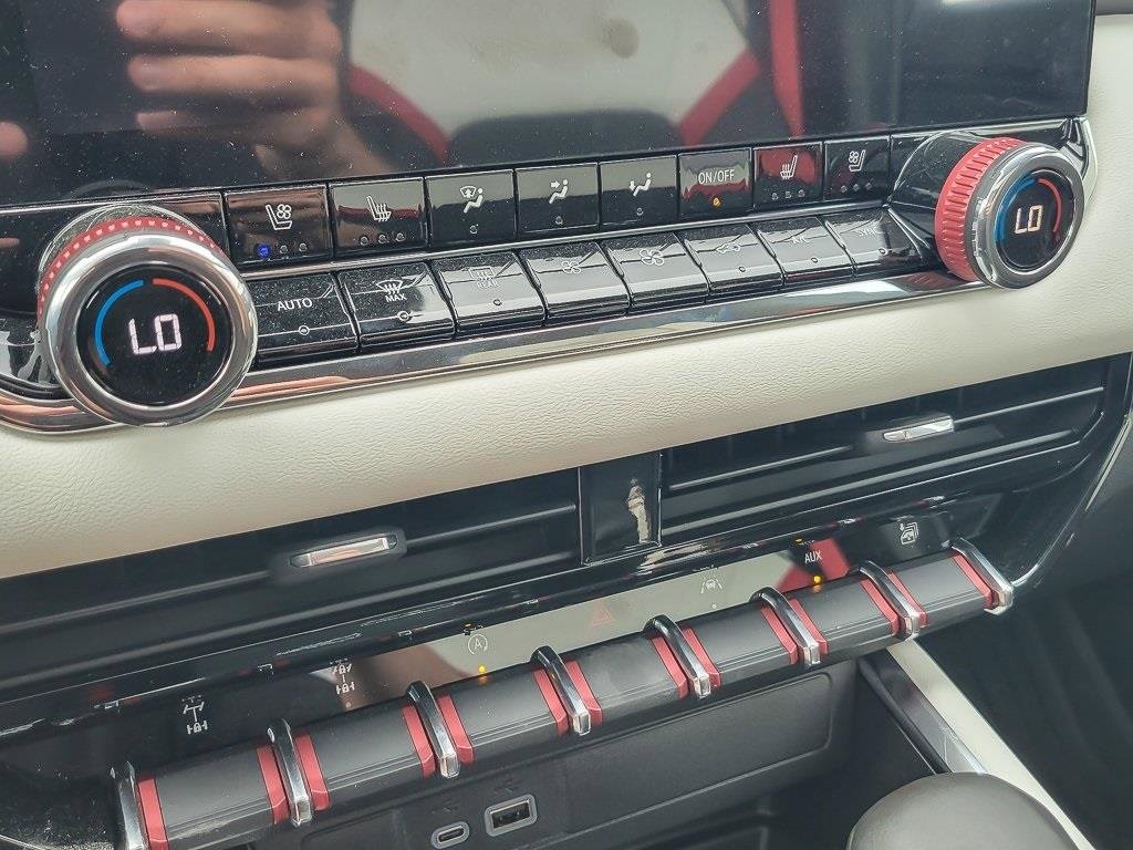 2025 GMC CANYON - Image 13