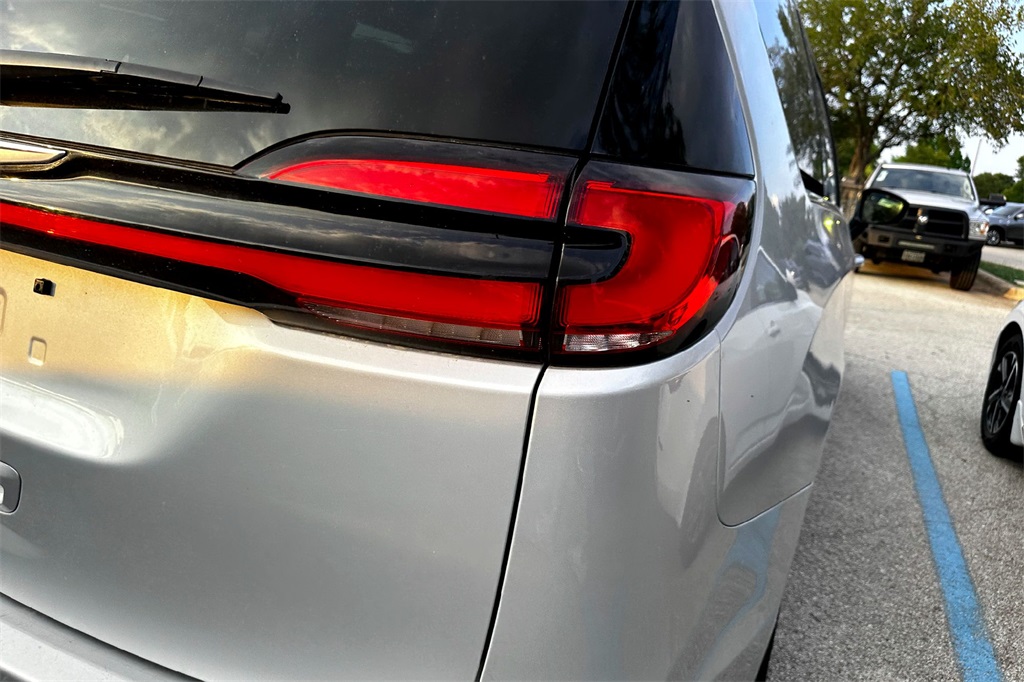 2024 Chrysler Pacifica Touring L photo 6