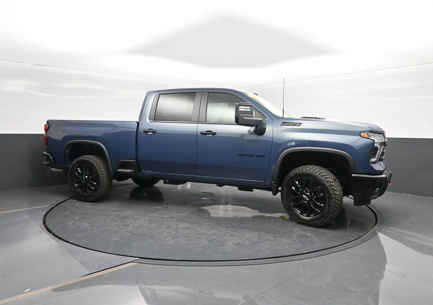 2026 Chevrolet Silverado 2500HD LT photo 3