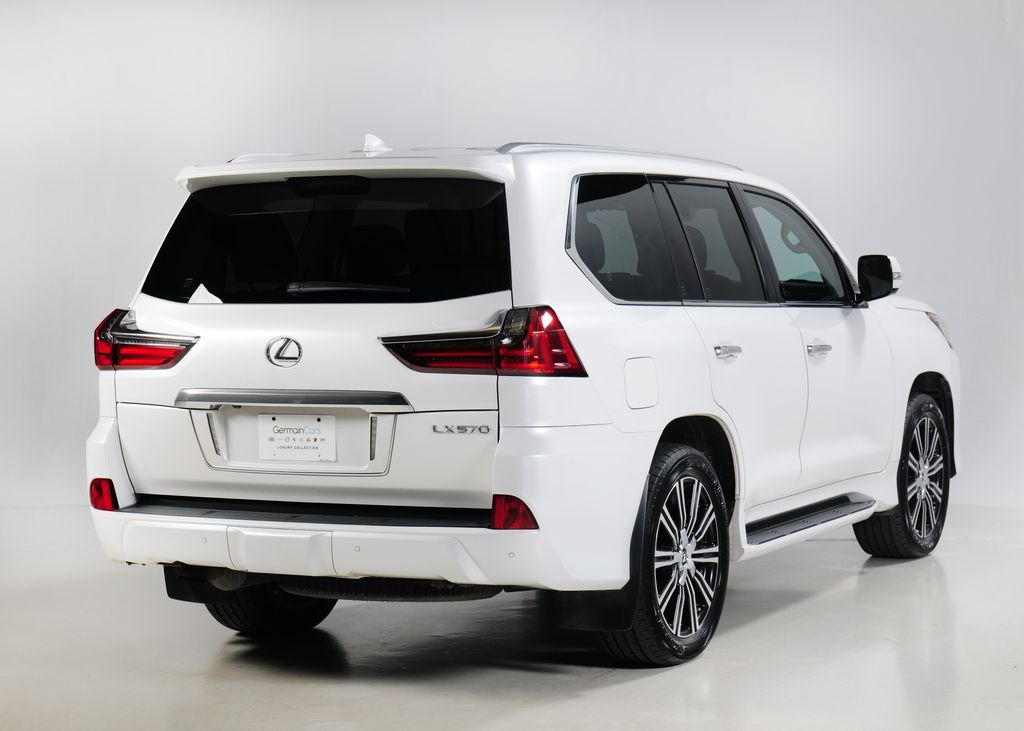 2018 Lexus LX 570 photo 2