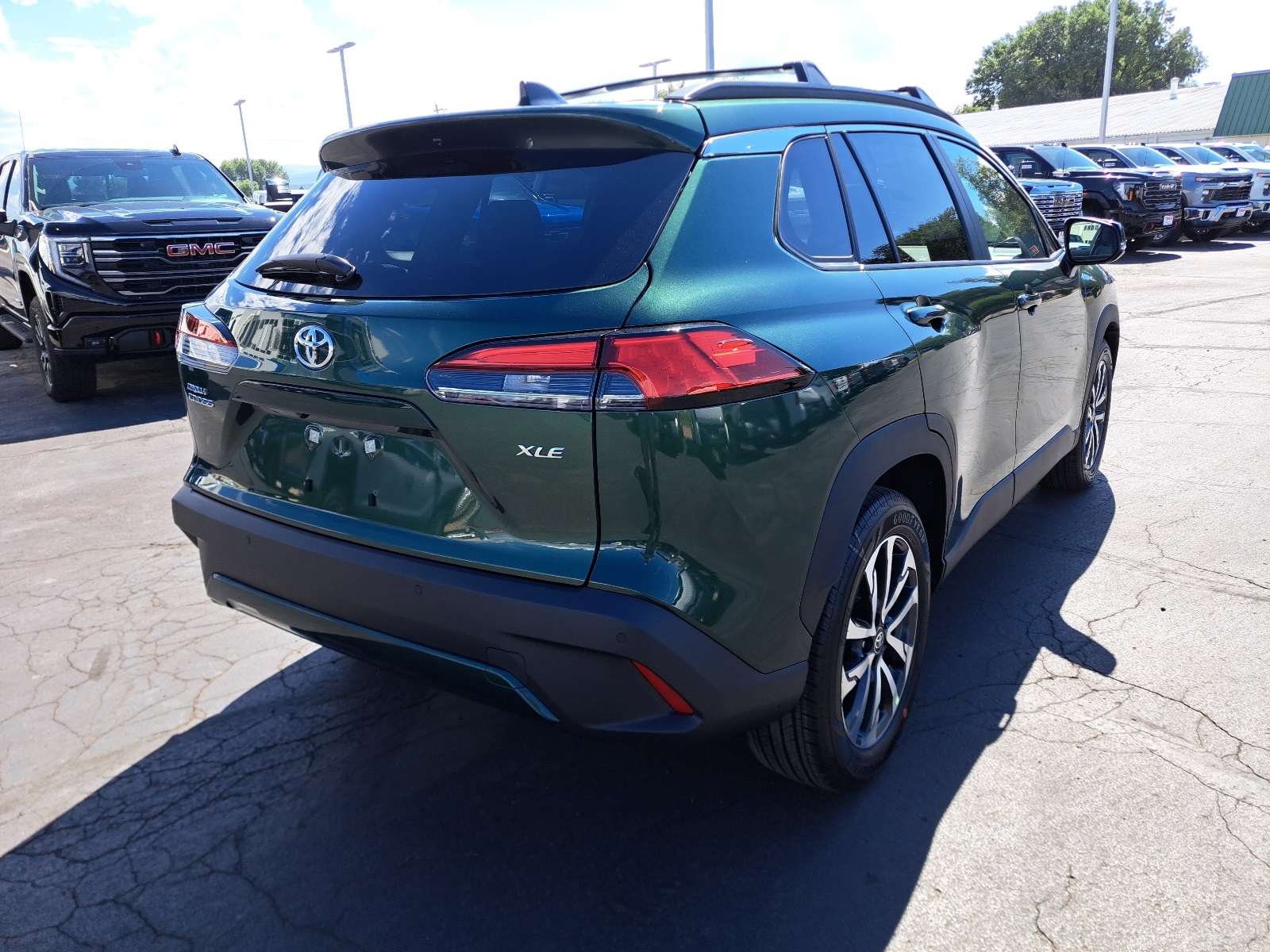 2025 Toyota Corolla Cross XLE photo 2