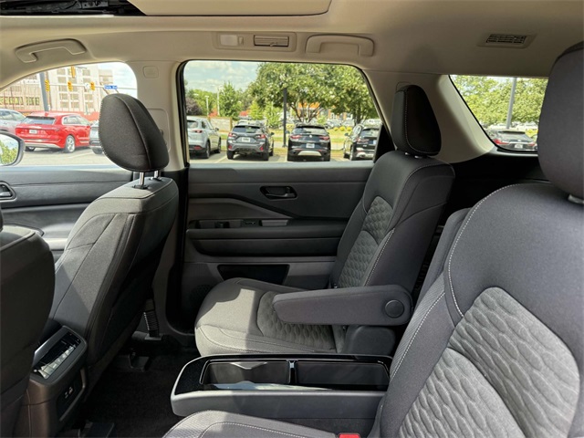 2023 Nissan Pathfinder SV photo 17
