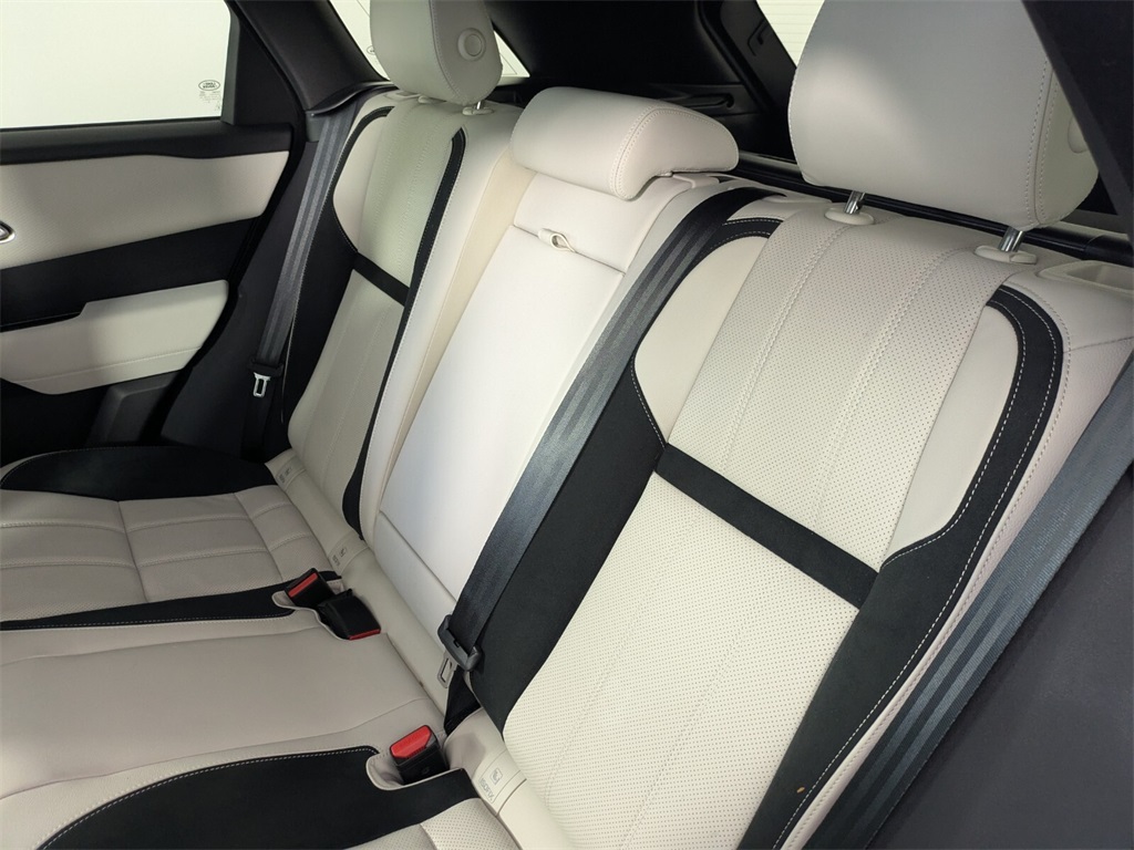 2023 Land Rover Range Rover Velar R-Dynamic S photo 16