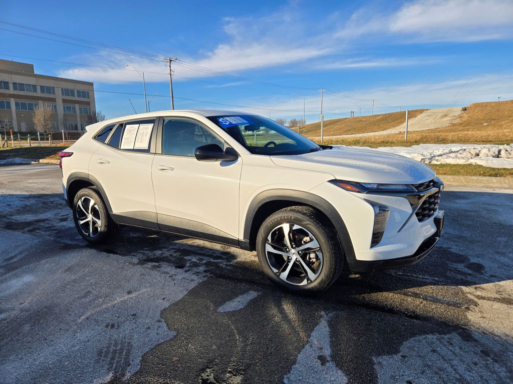 2024 Chevrolet Trax RS's photo