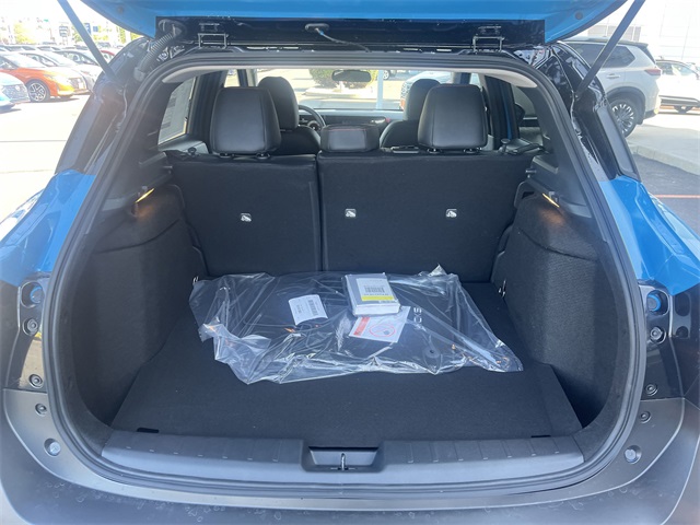 2025 Nissan Kicks SR photo 4