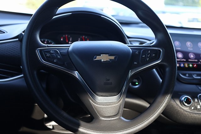 2022 Chevrolet Malibu 1LT photo 2