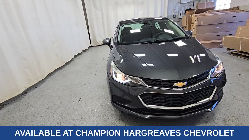 2017 Chevrolet Cruze LT photo 3