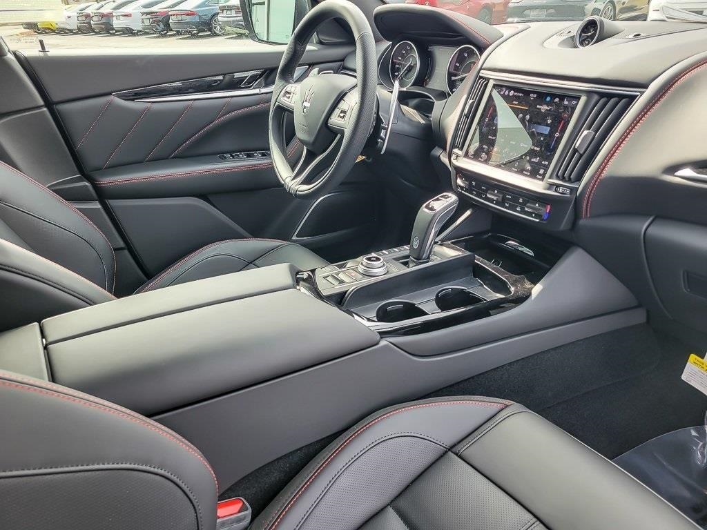 2024 Maserati Levante GT photo 22