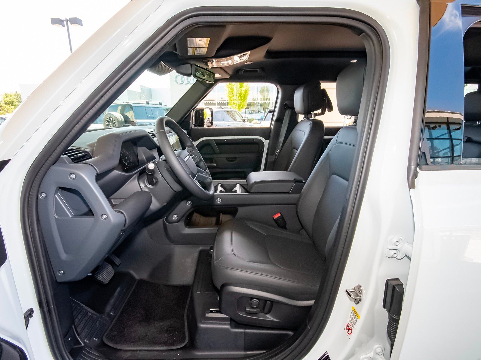 2025 Land Rover Defender 110 X-Dynamic SE photo 31