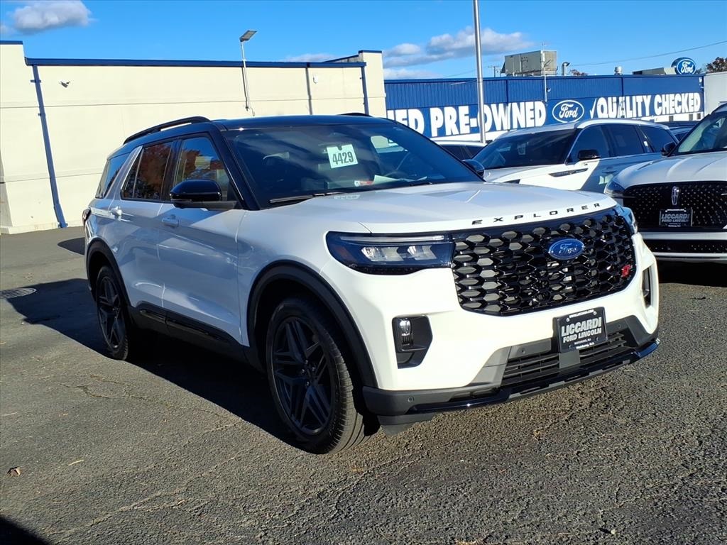 2025 Ford Explorer ST's photo