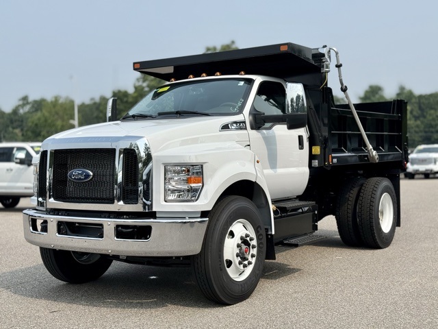 2026 Ford F-650 photo 8