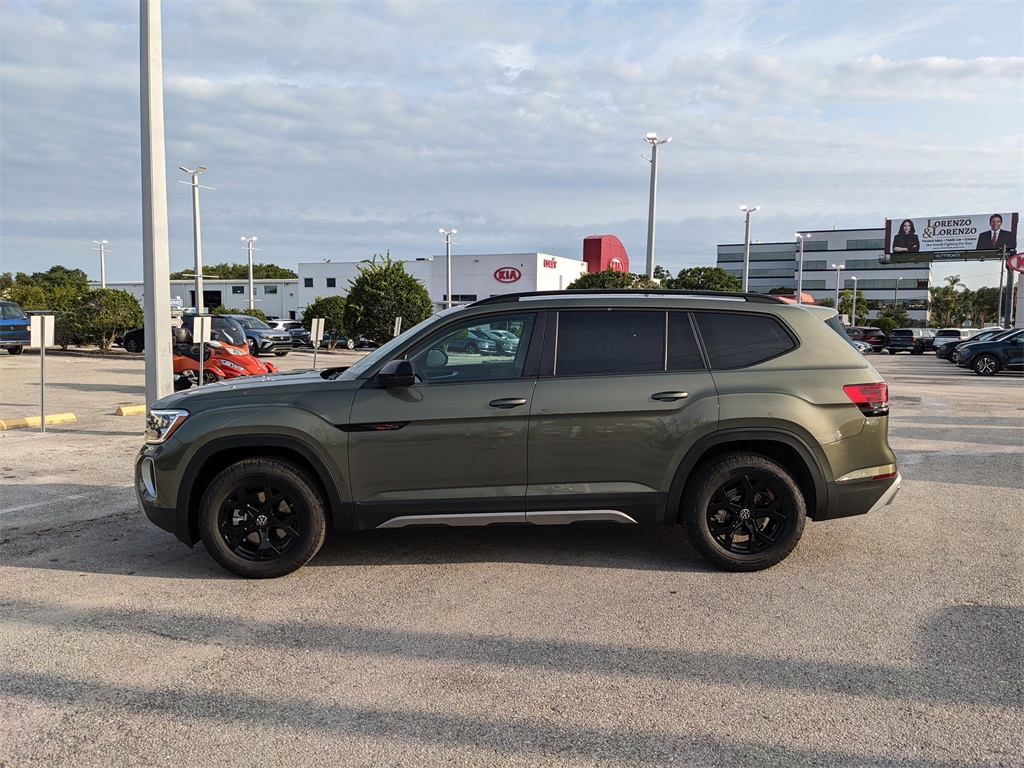 2025 Volkswagen Atlas Peak Edition SE photo 4