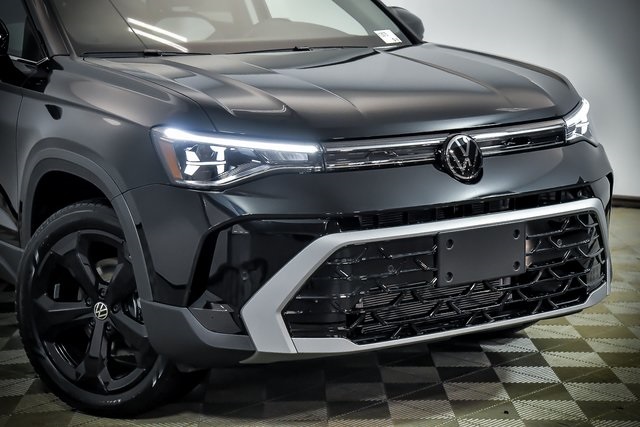 2025 Volkswagen Taos SEL photo 3