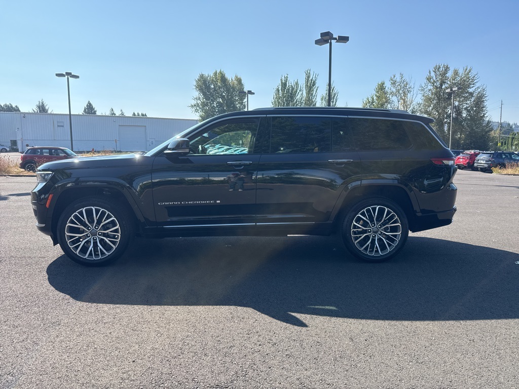 2021 Jeep Grand Cherokee L Summit Reserve photo 3