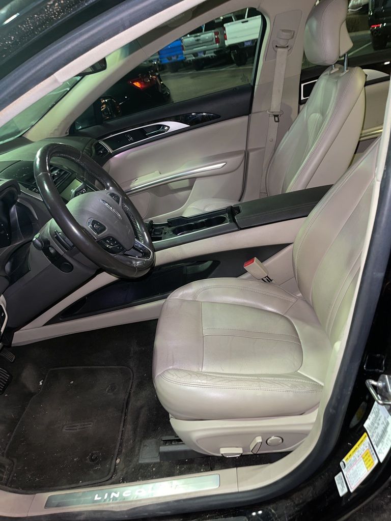 2016 Lincoln MKZ Base photo 3