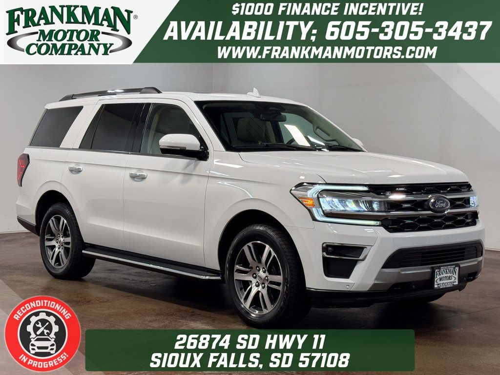 2023 Ford Expedition Limited's photo